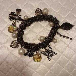 Stretchy charm bracelet